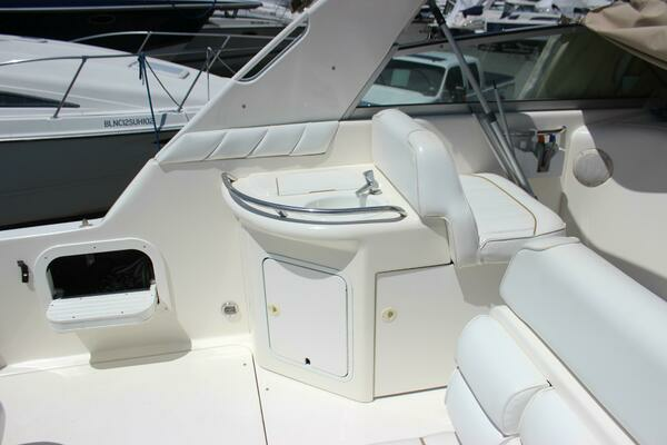 Photo of the 1996 Sea Ray 330DA