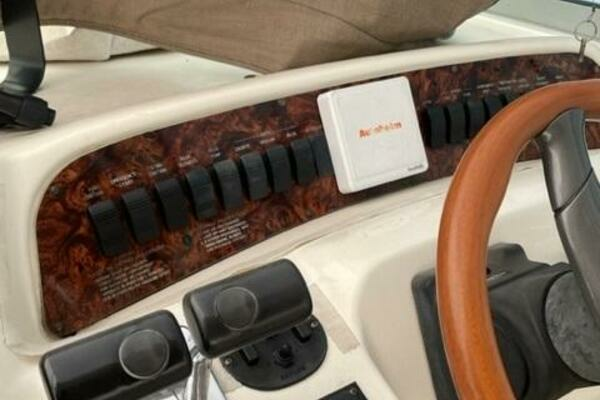 Photo of the 1996 Sea Ray 330DA