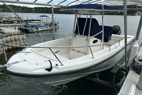Photo of the 2000 Boston Whaler 