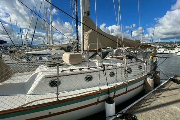 Photo of the 1986 Pacific Seacraft 37 "NALU"