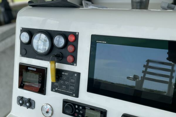 Photo of the 1997 Custom 31 Center Console "Pullin Drag"