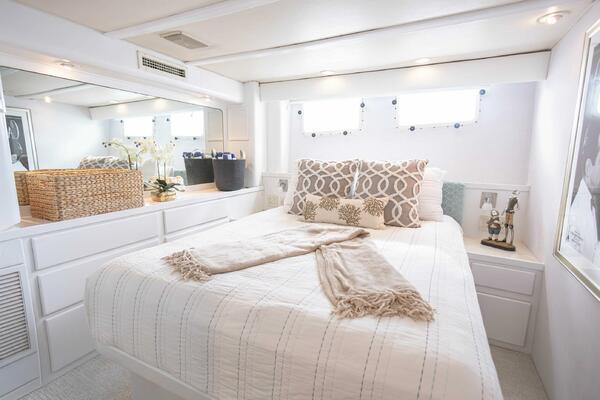 Sea Senor 78ft Hatteras Yacht For Sale