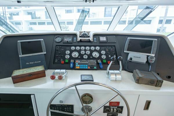 Sea Senor 78ft Hatteras Yacht For Sale