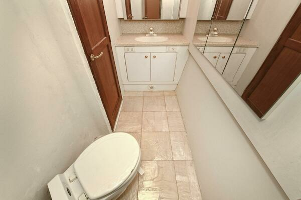 2001 Ocean Yachts 52