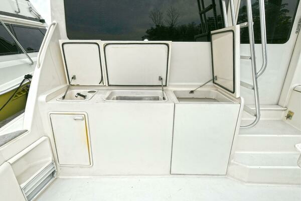 2001 Ocean Yachts 52