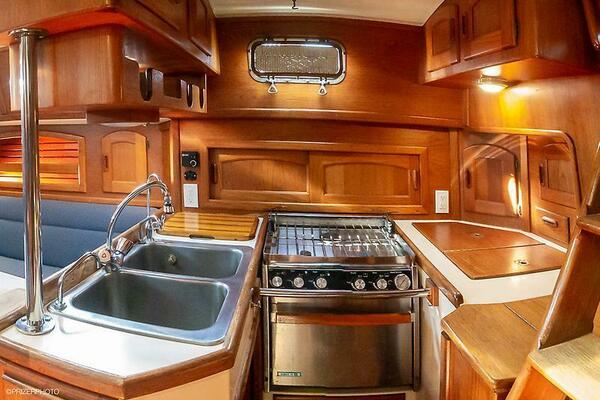 37ft Pacific Seacraft Yacht For Sale