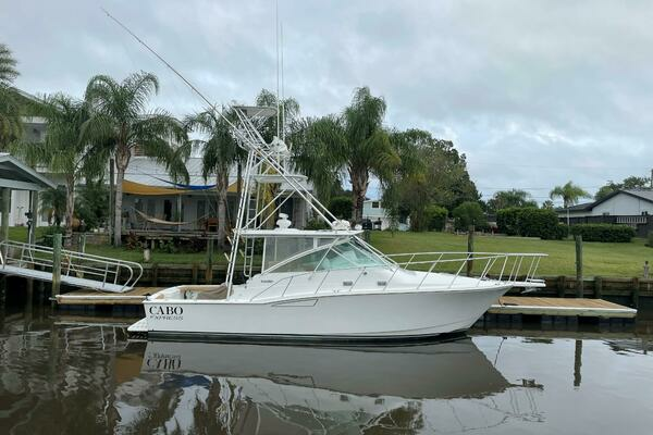 Photo of the 2001 Cabo 35 Express "Reelistic"