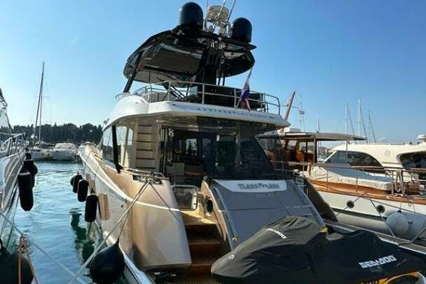 Photo of the 2014 Custom MCY 65 "TUTTI FRUTTI"