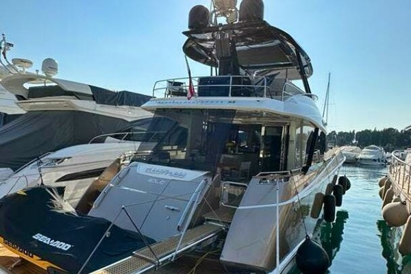 Photo of the 2014 Custom MCY 65 "TUTTI FRUTTI"