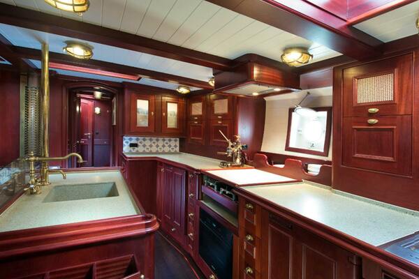 SPIRIT OF VENICE 89ft Vmg Yacht For Sale