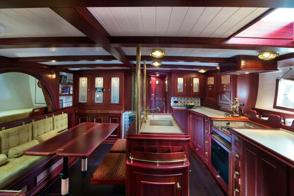 SPIRIT OF VENICE 89ft Vmg Yacht For Sale