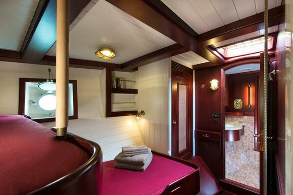 SPIRIT OF VENICE 89ft Vmg Yacht For Sale