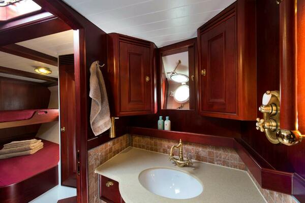 SPIRIT OF VENICE 89ft Vmg Yacht For Sale