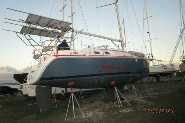 Photo of the 2008 Hunter H41 Deck Salon "Siddhartha"