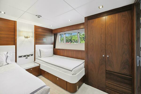 2011 Sunseeker 112