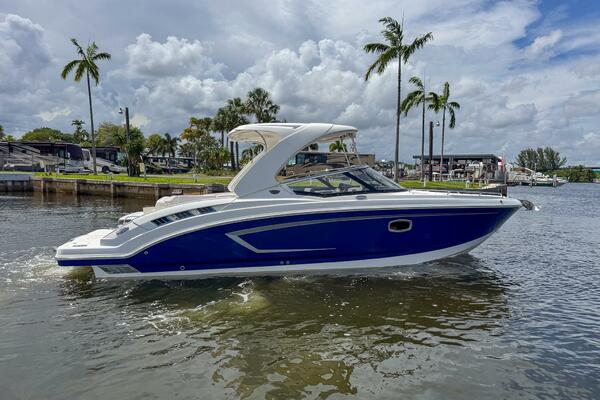 Photo of the 2016 Chaparral 307 SSX