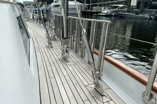 Palmer Johnson Cruising Sloop Yacht For Sale