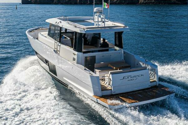 Sundeck Yachts 43ft Sundeck Yachts Yacht For Sale