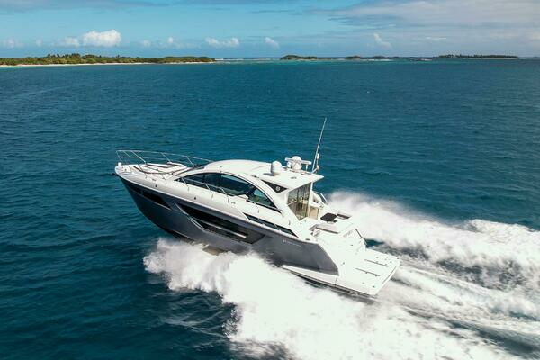2019 Cruisers Yachts 50