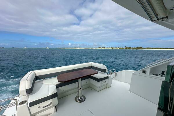 2019 Cruisers Yachts 50