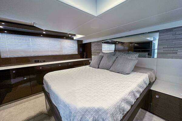 2019 Cruisers Yachts 50