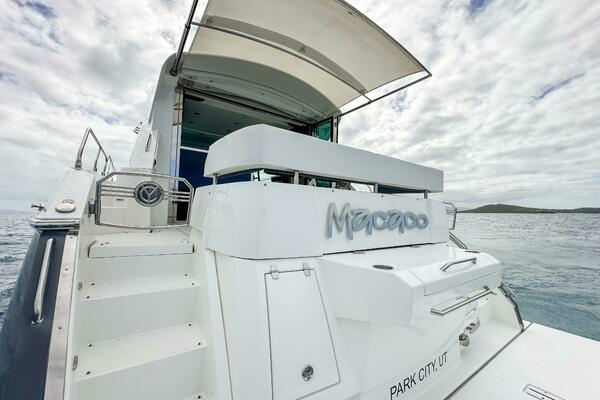 2019 Cruisers Yachts 50