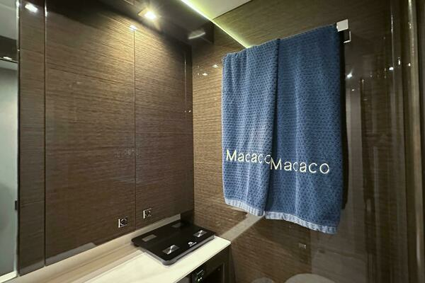 2019 Cruisers Yachts 50