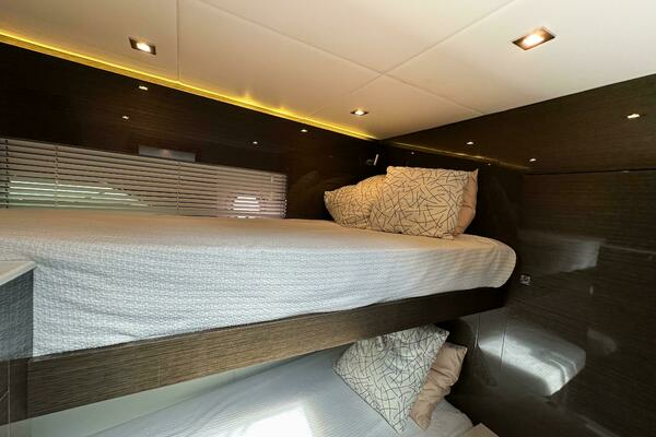 2019 Cruisers Yachts 50