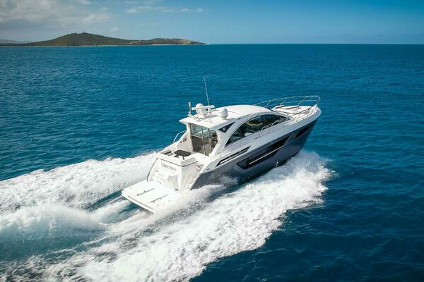 2019 Cruisers Yachts 50