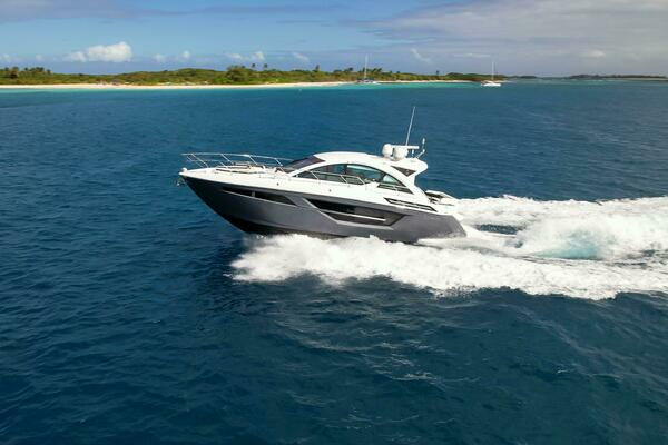 2019 Cruisers Yachts 50