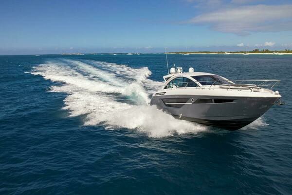 2019 Cruisers Yachts 50