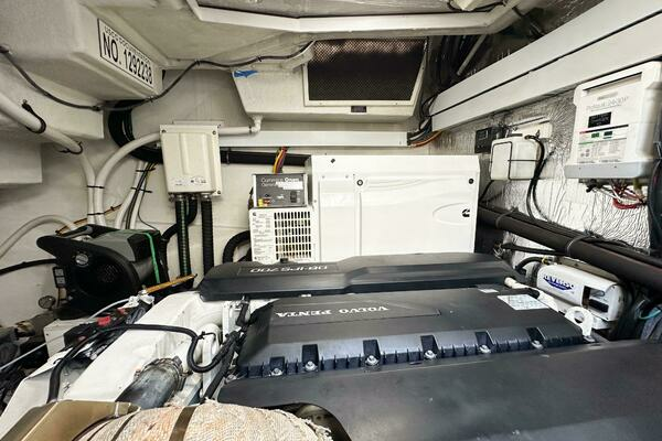 2019 Cruisers Yachts 50