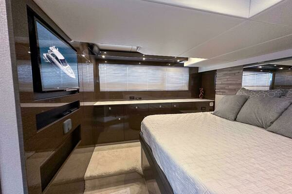 2019 Cruisers Yachts 50