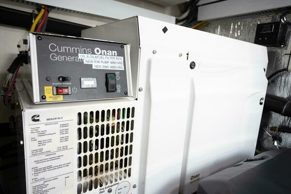 2019 Cruisers Yachts 50