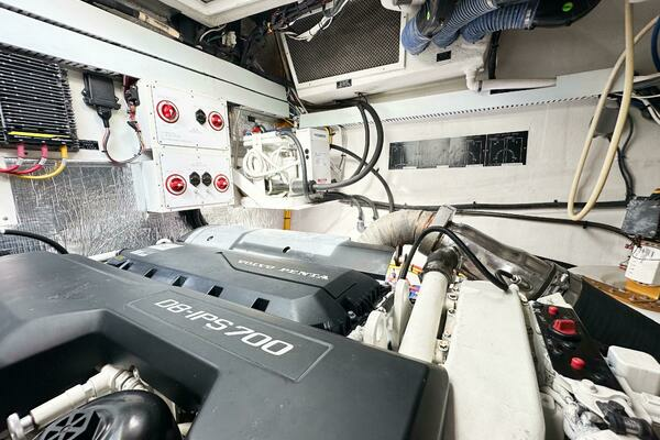 2019 Cruisers Yachts 50