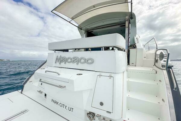 2019 Cruisers Yachts 50