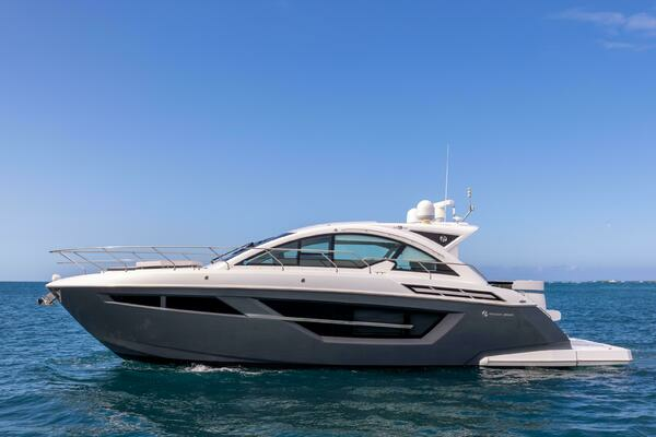 2019 Cruisers Yachts 50