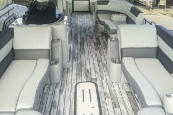 Photo of the 2024 Veranda RELAX VR25RFL