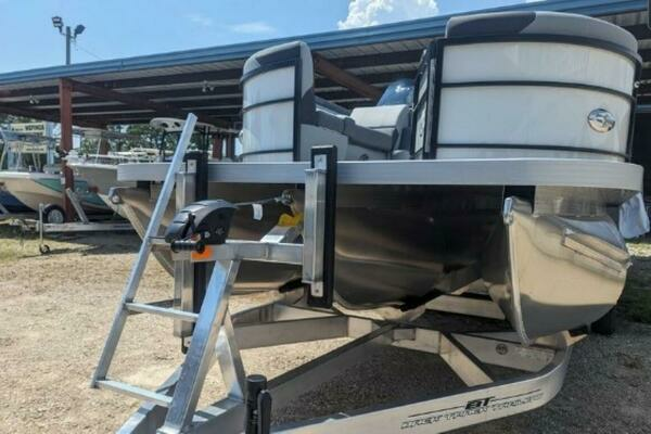 Photo of the 2024 Veranda RELAX VR25RFL