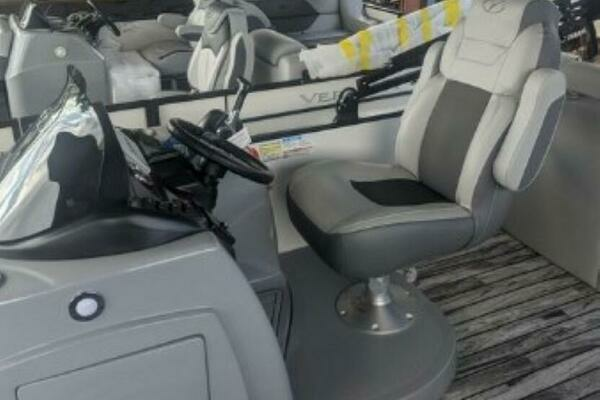 Photo of the 2024 Veranda RELAX VR25RFL