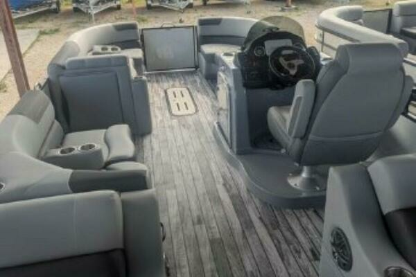 Photo of the 2024 Veranda RELAX VR25RFL