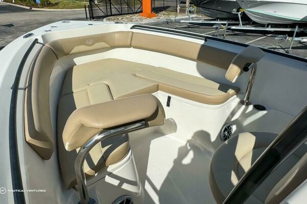 Photo of the 2019 Sailfish 220 CC