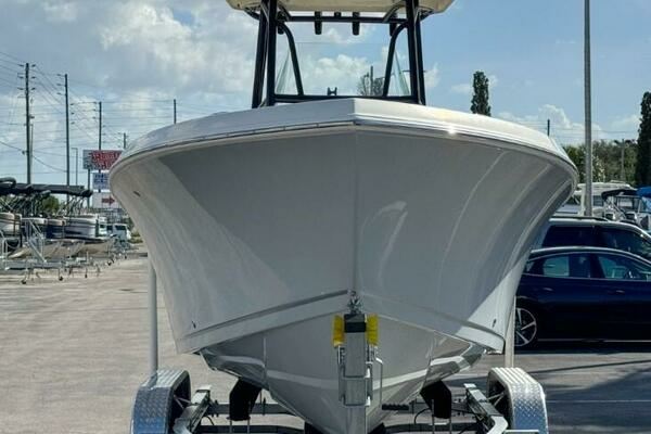 Photo of the 2019 Sailfish 220 CC