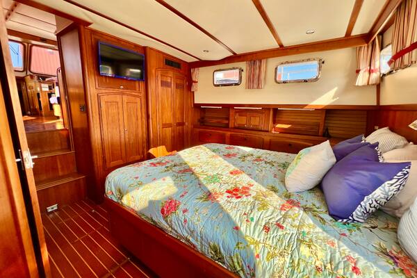 Photo of the 2001 Sabre Sabreline 47 "SWAMP FOX"