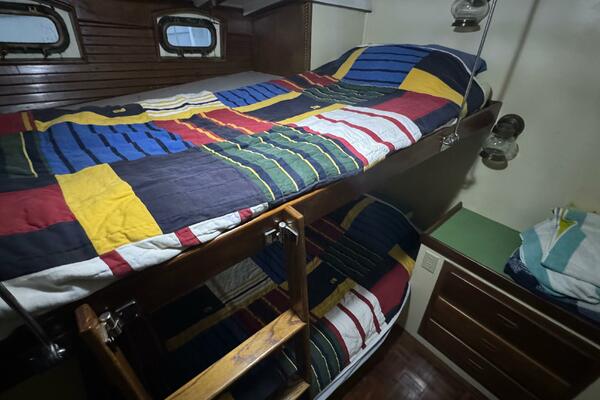 41 Kadey Krogen Stateroom 2 With Storage
