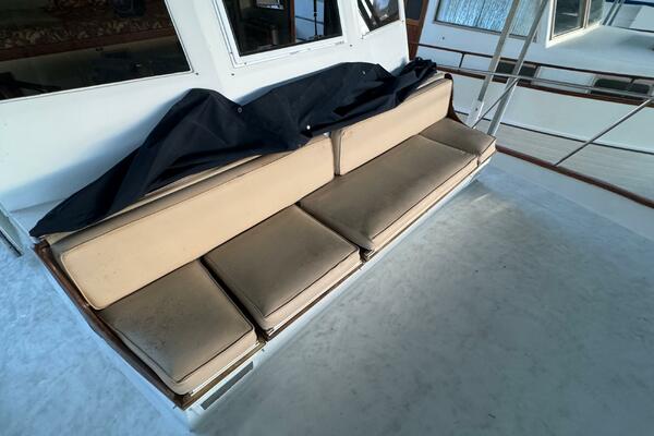 12 Kadey Krogen 42 Bow Seating
