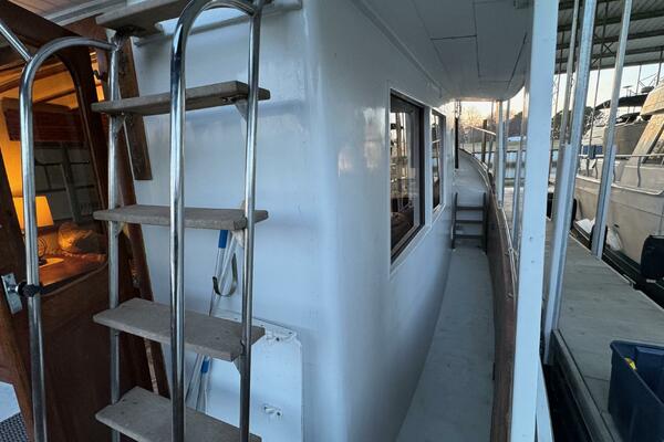 17 Kadey Krogen Starboard Side Facing To Bow