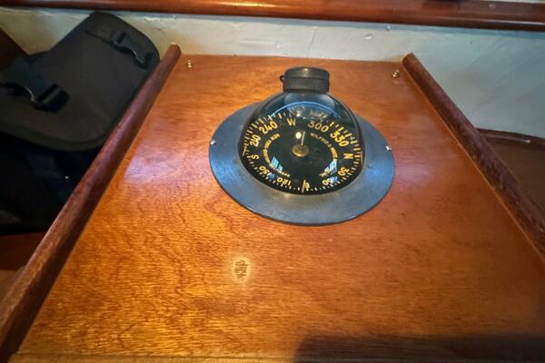 93 Pilot House Compass