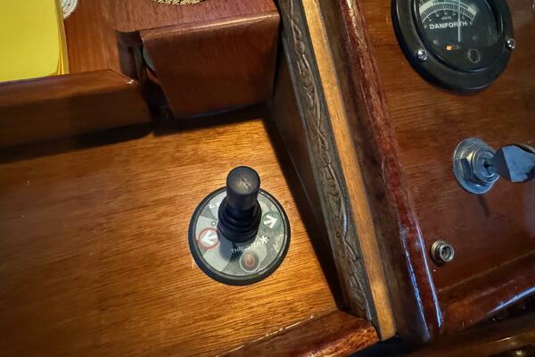 88 Bow Thruster Control Pilothouse