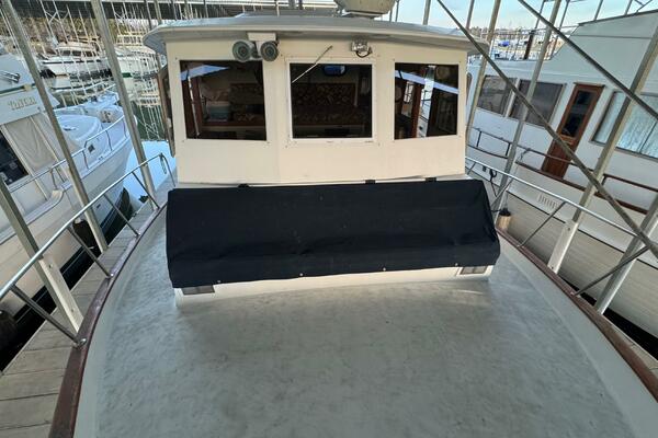 11 Kadey Krogen 42 Bow With Seating Cover